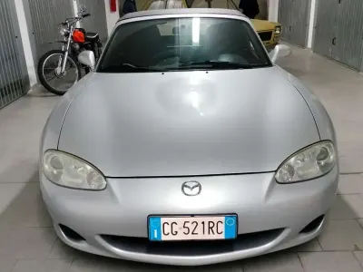 Usata Mazda MX5 110 CV (80 kW) 2003 Grigio Cabrio