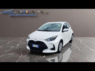 Usata Toyota Yaris Hybrid Active 92 CV (67 kW) 2025 Bianco Berlina