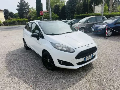 Usata Ford Fiesta 82 CV (60 kW) 2017 Bianco Utilitaria