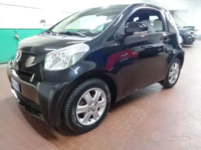 Usata Toyota iQ Sol 68 CV (50 kW) 2009 Nero Utilitaria