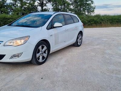 Usata Opel Astra 110 CV (80 kW) 2012 Bianco Station wagon