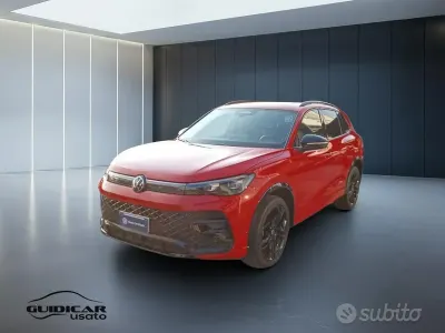 Usata VW Tiguan R-line 193 CV (141 kW) 2024 Rosso SUV