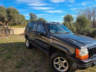 Usata Jeep Cherokee 1998 Nero SUV