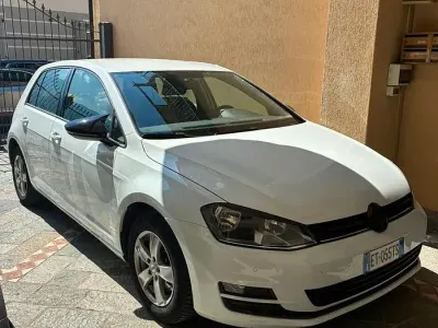 Usado VW Golf VII Sound 85 CV (62 kW) 2014 Blanco Berlina