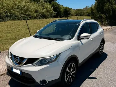 Usata Nissan Qashqai Tekna 131 CV (96 kW) 2017 Bianco SUV