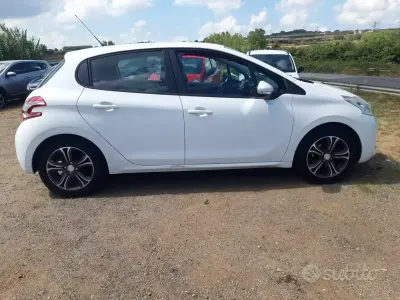 Usata Peugeot 208 82 CV (60 kW) 2014 Bianco Utilitaria