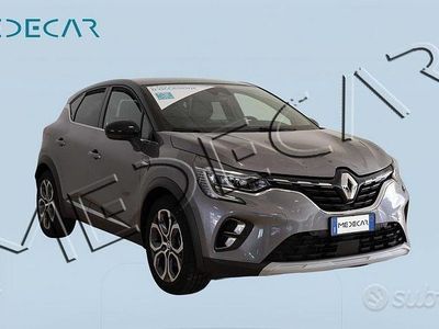 Usata Renault Captur Techno 145 CV (106 kW) 2023 Grigio SUV