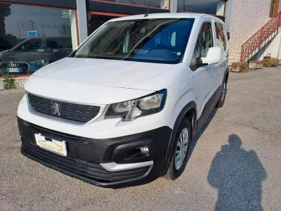 Usata Peugeot Rifter Allure 101 CV (74 kW) 2021 Bianco Monovolume