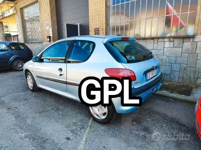 Usata Peugeot 206 60 CV (44 kW) 2002 Grigio Berlina