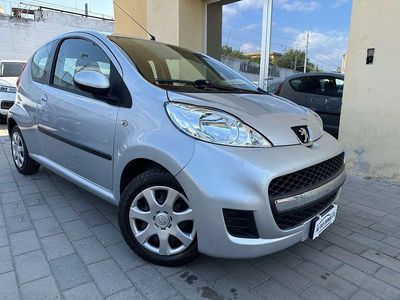 Usata Peugeot 107 68 CV (50 kW) 2009 Argento Utilitaria
