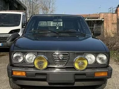 Begagnad Alfa Romeo Alfetta Quadrifoglio 130 HK (95 kW) 1983 Brun Sedan