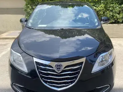 Usata Lancia Ypsilon Silver 116 CV (85 kW) 2015 Nero Utilitaria