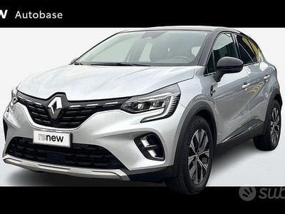 Usata Renault Captur Techno 145 CV (106 kW) 2023 Grigio SUV
