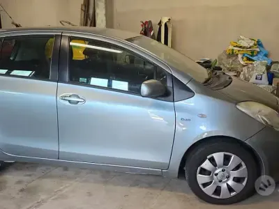 Usata Toyota Yaris 90 CV (66 kW) 2007 Grigio Utilitaria