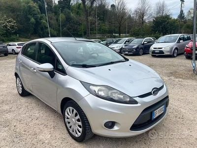 Usata Ford Fiesta 82 CV (60 kW) 2011 Grigio Utilitaria