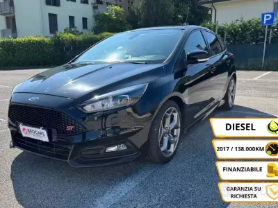Käytetty Ford Focus ST 185 HP (136 kW) 2017 Musta Sedan
