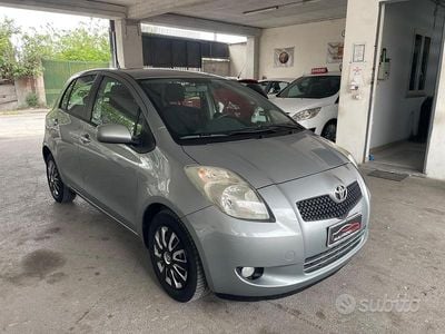 Occasion Toyota Yaris Luna 87 ch (63 kW) 2007 Gris Citadine