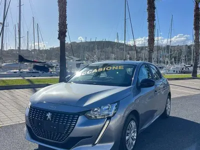 Usado Peugeot 208 75 CV (55 kW) 2022 Gris Utilitario