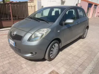Usata Toyota Yaris 87 CV (63 kW) 2006 Grigio Berlina