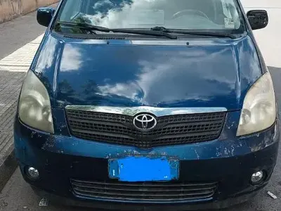 Usata Toyota Corolla Verso 90 CV (66 kW) 2002 Blu Monovolume