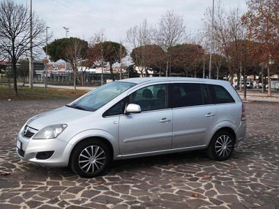 Usata Opel Zafira 149 CV (109 kW) 2011 Argento Monovolume