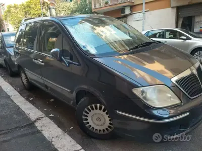Usata Lancia Phedra 128 CV (94 kW) 2004 Grigio Monovolume