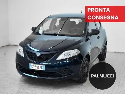 Usata Lancia Ypsilon Gold 69 CV (50 kW) 2021 Blu/azzurro Utilitaria