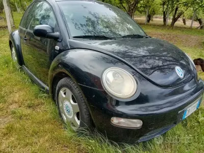 Usado VW New Beetle 90 CV (66 kW) 2001 Negro Utilitario