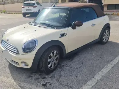 Usata Mini Cooper Cabriolet 116 CV (85 kW) 2010 Bianco Cabrio