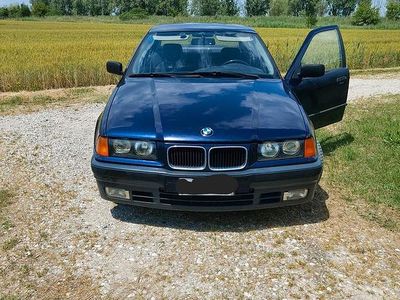 Usata BMW 318 116 CV (85 kW) 1992 Blu Berlina