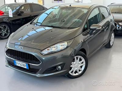 Usata Ford Fiesta 100 CV (73 kW) 2017 Grigio Berlina