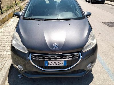 Usata Peugeot 208 95 CV (69 kW) 2015 Grigio Utilitaria