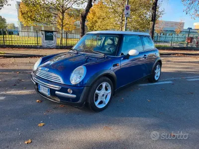 Usata Mini Cooper 116 CV (85 kW) 2002 Blu Utilitaria