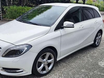 Usado Mercedes B180 Premium 109 CV (80 kW) 2014 Blanco Monovolumen