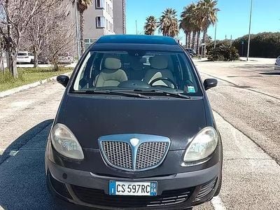 Usata Lancia Musa 101 CV (74 kW) 2005 Marrone Monovolume