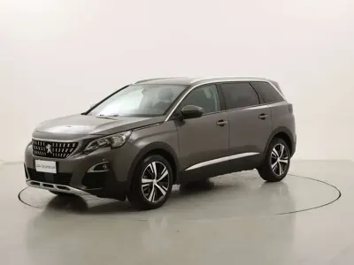Usata Peugeot 5008 Allure 131 CV (96 kW) 2020 Verde scuro SUV