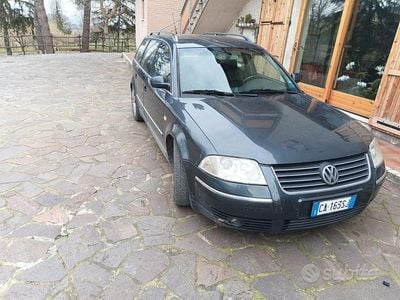 Usata VW Passat 150 CV (110 kW) 2001 Grigio Station wagon