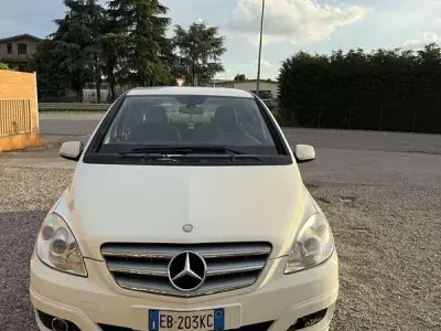 Usata Mercedes B180 Premium 109 CV (80 kW) 2010 Monovolume