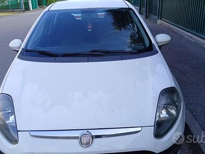 Usata Fiat Grande Punto Dynamic 77 CV (56 kW) 2009 Bianco Utilitaria