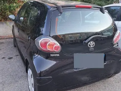 Usata Toyota Aygo 68 CV (50 kW) 2009 Nero Utilitaria