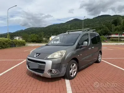 Usata Peugeot Partner Tepee Outdoor 112 CV (82 kW) 2012 Grigio Monovolume