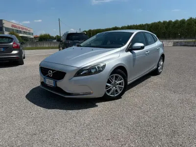Usata Volvo V40 120 CV (88 kW) 2016 Argento Station wagon