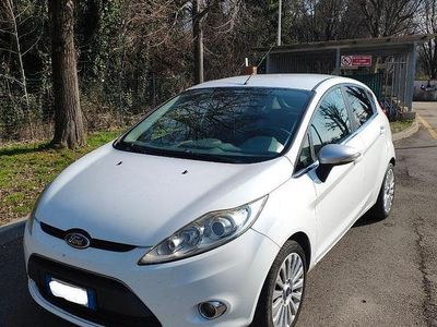 Usata Ford Fiesta 68 CV (50 kW) 2009 Bianco Utilitaria