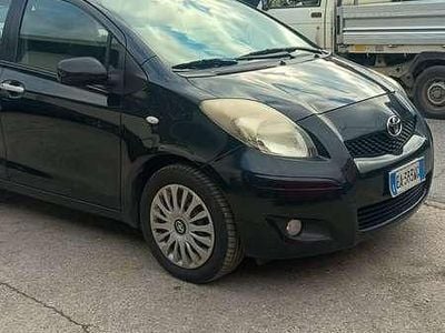 Brugt Toyota Yaris Sol 90 HK (66 kW) 2010 Sort Hatchback