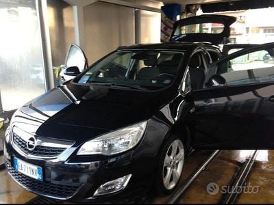 Usata Opel Astra 110 CV (80 kW) 2010 Nero Berlina