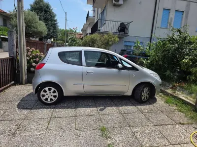 Usata Mitsubishi Colt Inform 95 CV (69 kW) 2006 Argento Berlina