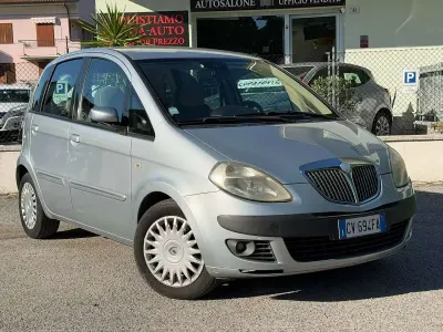 Usata Lancia Musa 69 CV (50 kW) 2005 Argento Monovolume
