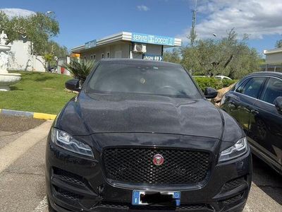 usata Jaguar F-Pace chequered flag