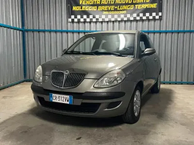 Usata Lancia Ypsilon 60 CV (44 kW) 2004 Grigio Utilitaria