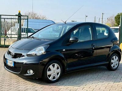 Usata Toyota Aygo Connect Style 68 CV (50 kW) 2010 Nero Utilitaria